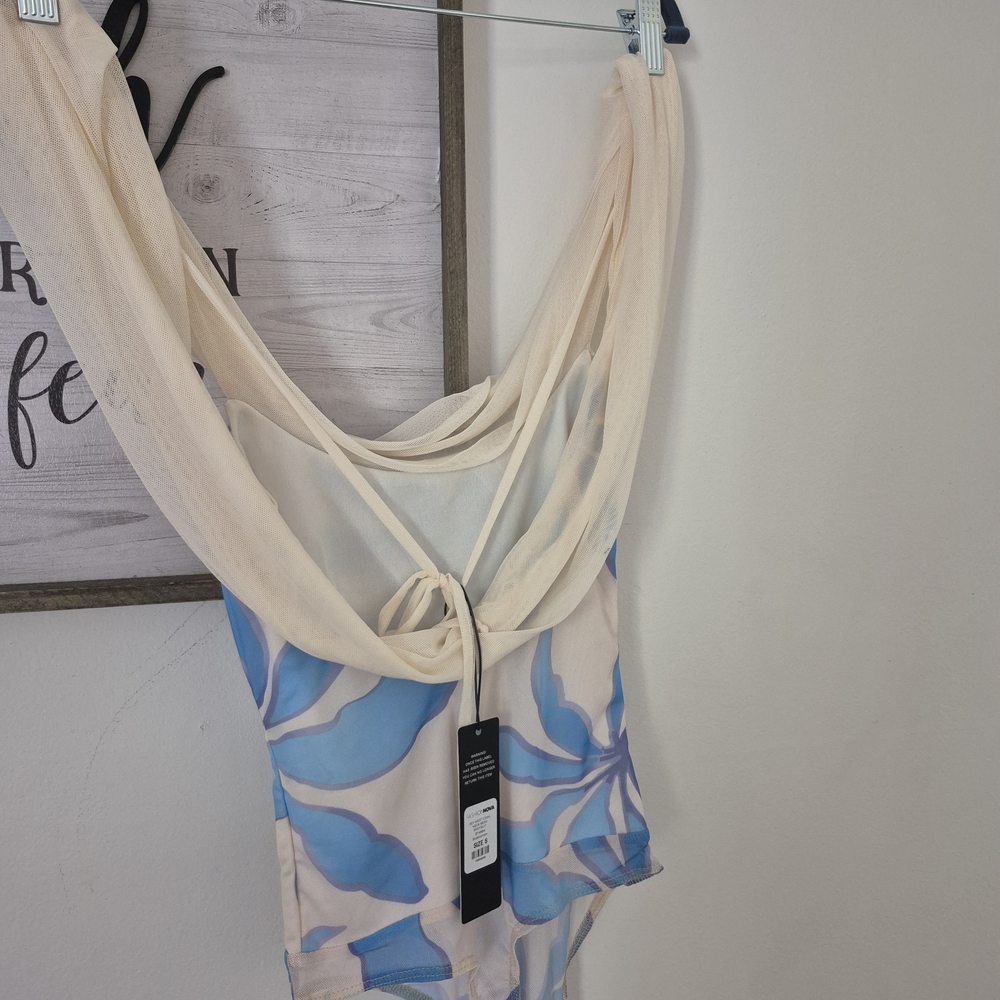 Elegant Blue and Cream Floral Bodysuit - Picture 8 of 11
